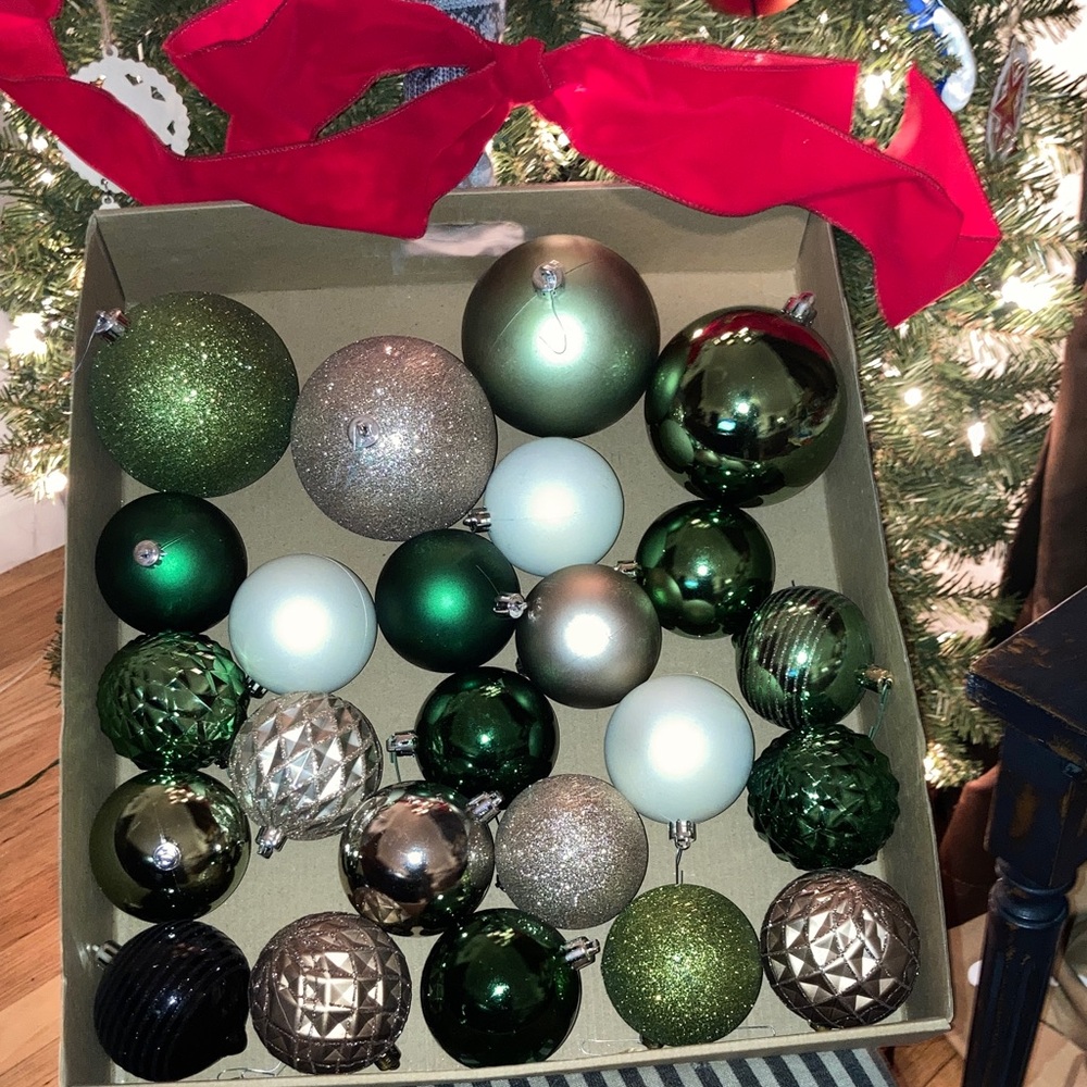 24 piece Elegant Pearl, Green and Gold assorted Holiday Ornament Set